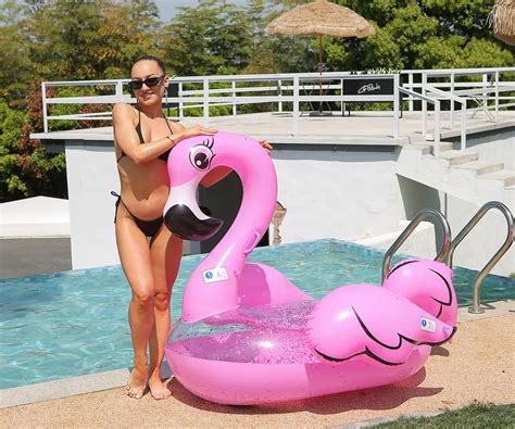 Inflatable pink flamingo pool float - HS Malta