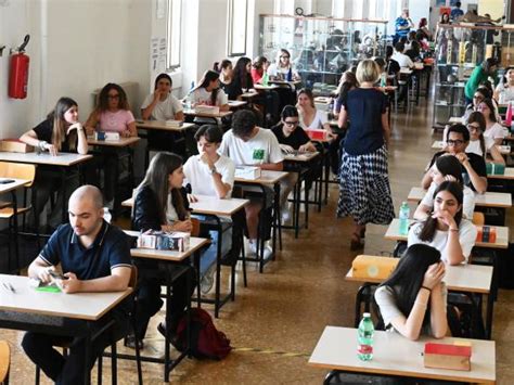 Scuola A Milano Mancano Professori Di Matematica E Informatica