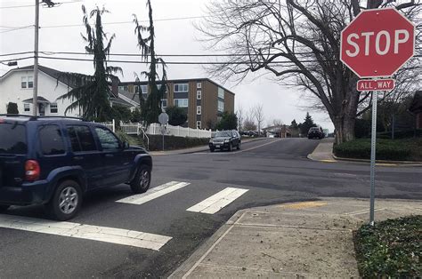 Where Are You Supposed To Stop At A Stop Sign