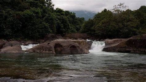 The Water Is Running Down The Rocks In The River And It Looks Like They