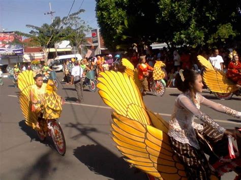 Expose Pacitan Sepeda Hias Memperingati HUT RI Ke 68 Di Pacitan 2013