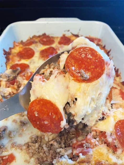 Low Carb Keto Pepperoni Pizza Casserole This Easy Casserole Dinner Quick To Throw Togethe