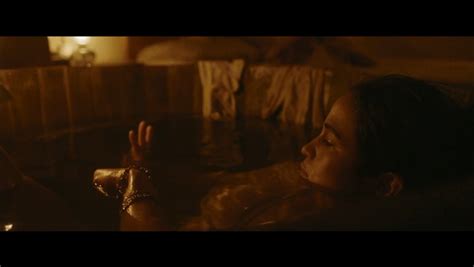 Naked Nanda Costa in Entre Irmãs