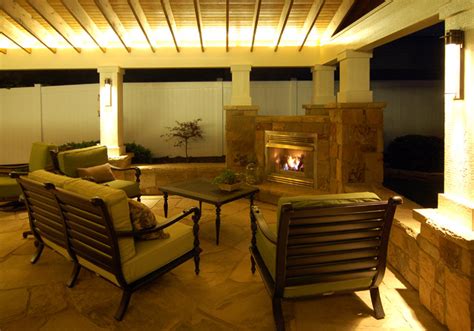 Lighted Porch With Outdoor Kitchen Classique Porche Autres