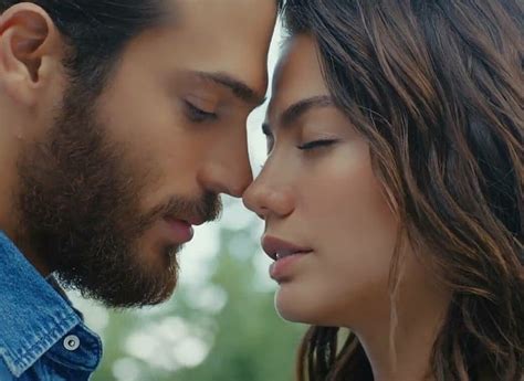 Erkenci Kus 2018 2019 Can Can Yaman Actor Beso Pareja Demet