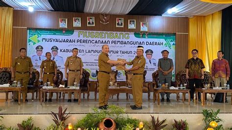 Mewakili Gubernur Kepala Bappeda Provinsi Lampung Mulyadi Irsan Buka