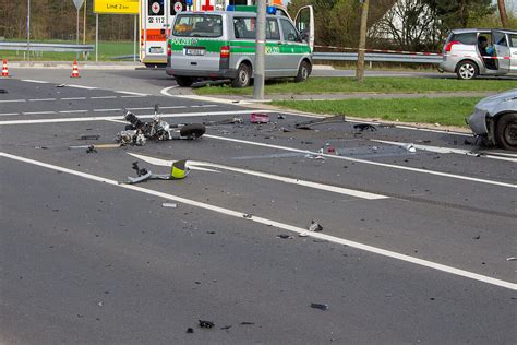 Tödlicher Unfall bei Zirndorf Motorradfahrer stirbt nach Kollision mit