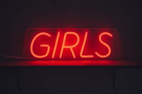 Girls - Неоновые вывески FLIX NEON
