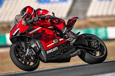 2020 DUCATI SUPERLEGGERA V4 FIRST LOOK 14 FAST FACTS 55 PHOTOS