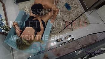 PISANDO MEU SALTO ALTO NO SAFADO E DEIXEI ELE GOZAR NO MEU PE XVIDEOS