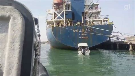 V Deo Homem Preso Ap S Furtar Equipamentos De Navio Abandonado E