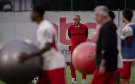 Elenco do Flamengo recebe folga neste domingo após empate o Fluminense