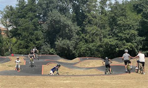 Yvrac Située au niveau du city stade la nouvelle piste de pumptrack