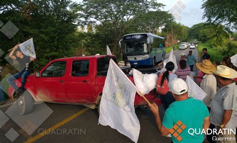 Campesinos de Petatlán bloquean la carretera Acapulco Zihuatanejo