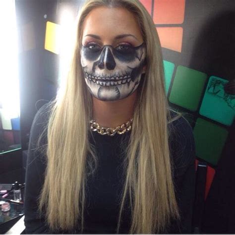 Half face skeleton mask makeup Halloween | Mask makeup, Halloween ...