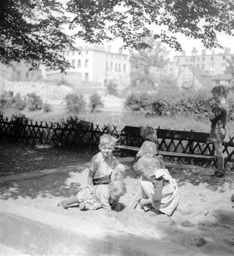 Ddr Fotoarchiv Berlin Spielende Kinder Im Sandkasten In Berlin Der