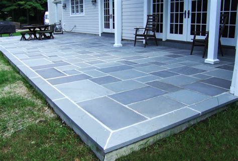 Patio Style Idea With Bluestone Of Varying Size And Color Tone Patio