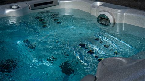 Jacuzzi Bathtub Vs. Indoor Hot Tub: What's The Difference?