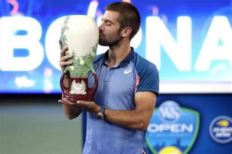 Atp Cincinnati Borna Coric Besiegt Stefanos Tsitsipas Und Schreibt