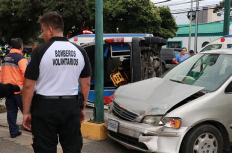 Ambulancia Se Dirig A A Emergencia Cuando Fue Chocada