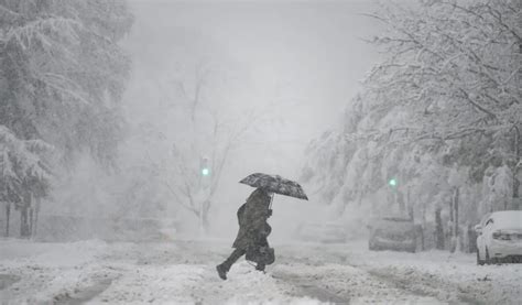 Meteorologii au emis cod roșu de ninsori lapoviță și ploi înghețate