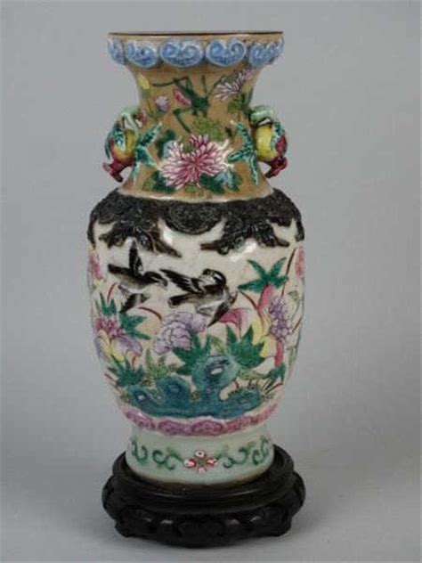 Chinese Crackle Glaze Famille Rose Nanking Vase