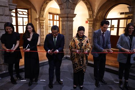 Inauguración de exposición El Nobel cotidiano retratos de Kim Manresa