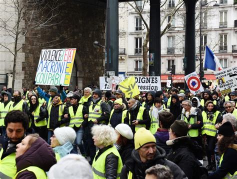 Gilets Jaunes Acte Un Hommage Aux Bless S Et Aux Victimes