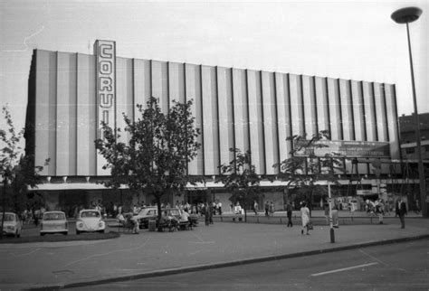 Corvin áruház Budapest Retro Felújítás Homlokzat Blaha Lujza Tér