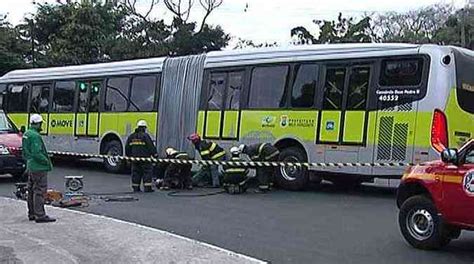 Batida Entre Moto E Nibus Do Brt Move Deixa Dois Mortos Na Avenida