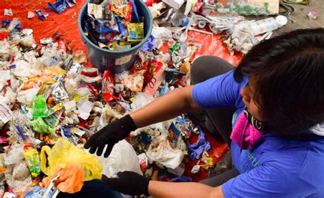 60 Billion Sachets And 17 5 Billion Plastic Bags Are Thrown Each Year In The Philippines When