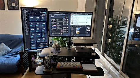 M2 Mac Mini Drives Dual Displays In Rolling Rig Setups Cult Of Mac