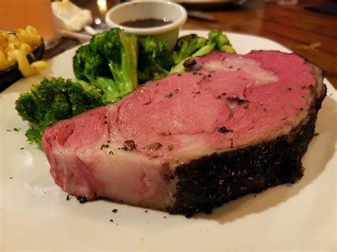 [I ate] Slow-Roasted Prime Rib, medium rare : r/food