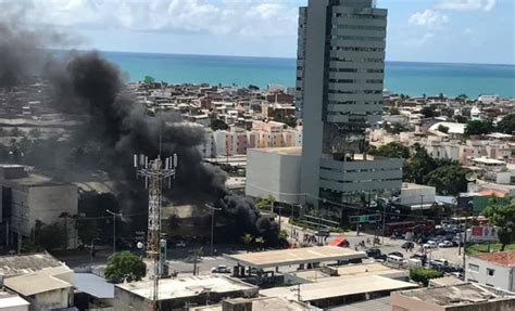 Protesto Interdita Avenida Ant Nio De Go S No Pina Local Diario De