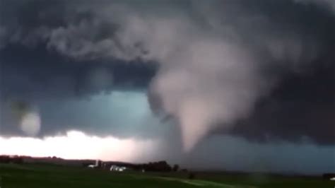 Strong Tornado Hits Columbus Ohio Columbus Ohio Tornado Today Feb 27