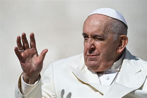 El papa Francisco será sometido a operación abdominal y estará