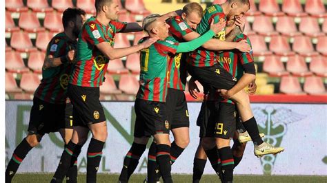 Ternana La Prima Volta In Campo Con Il Calendario Asimmetrico