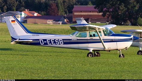 D Eesb Reims Cessna F P Skyhawk Ii Flugschule Michael Bergmann