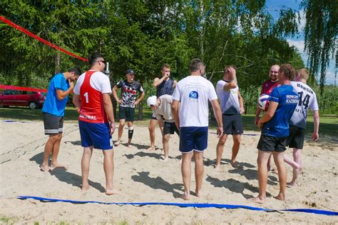 Powiatowy Turniej Piłki Siatkowej Plażowej 2022 w Niżnej Łące Zdjęcie 1a