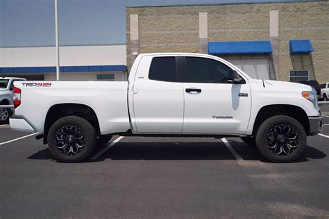 Certified Pre Owned 2017 Toyota Tundra 4WD SR5 4WD Crew Cab Pickup