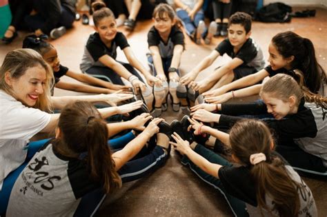 Dança na Escola programa oferece aulas gratuitas de sapateado em