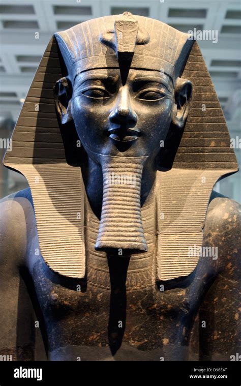 Estatua del rey Amenhotep III Xviii dinastía alrededor de 1400 A C