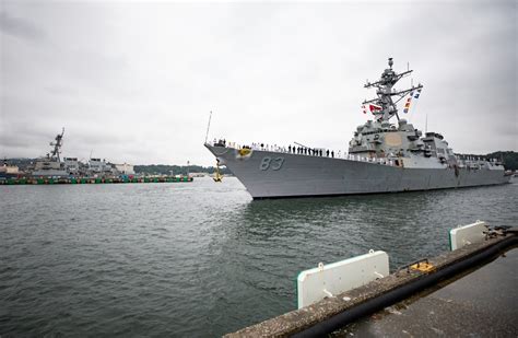 DVIDS - Images - USS Howard arrives in Yokosuka, Japan [Image 4 of 6]