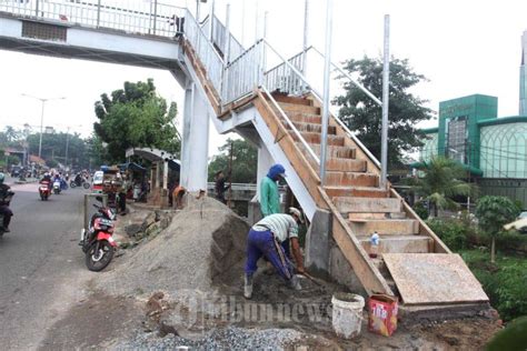 Pembangunan Jpo Jalan Raya Bogor Kramat Jati Foto