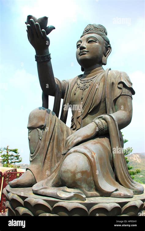 Uno De Seis Estatua Puya Bodhisattva En Pie De Tian Tan Buda Gigante El