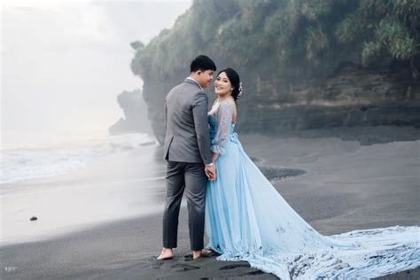 Prewedding At Pantai Nyanyi Tugunk Photography Bridestory