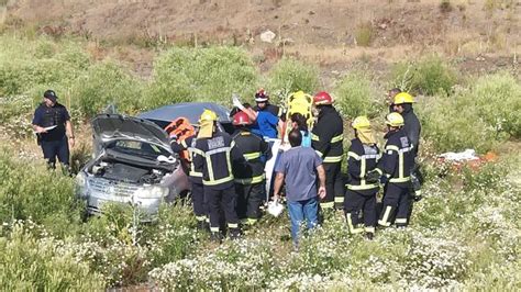 Dos mujeres hospitalizadas tras volcar en cercanías al Aeropuerto Canal12