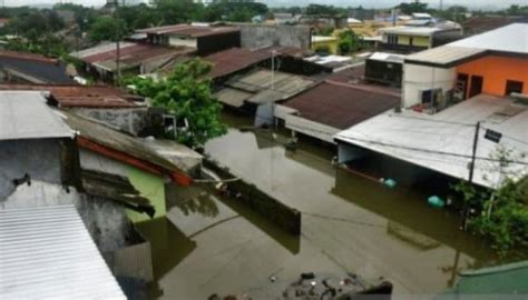 Banjir Di Makassar Ribuan Warga Mengungsi Orang Meninggal