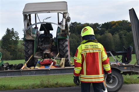 Beide Fahrer Schwer Verletzt Schwerer Unfall In Markt Wald Traktor