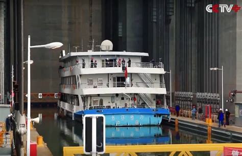 El Elevador M S Grande Del Mundo Inicia El Levantamiento De Un Barco En